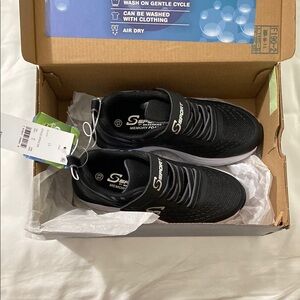 Skechers Spencer Kids Sneakers in Black and White